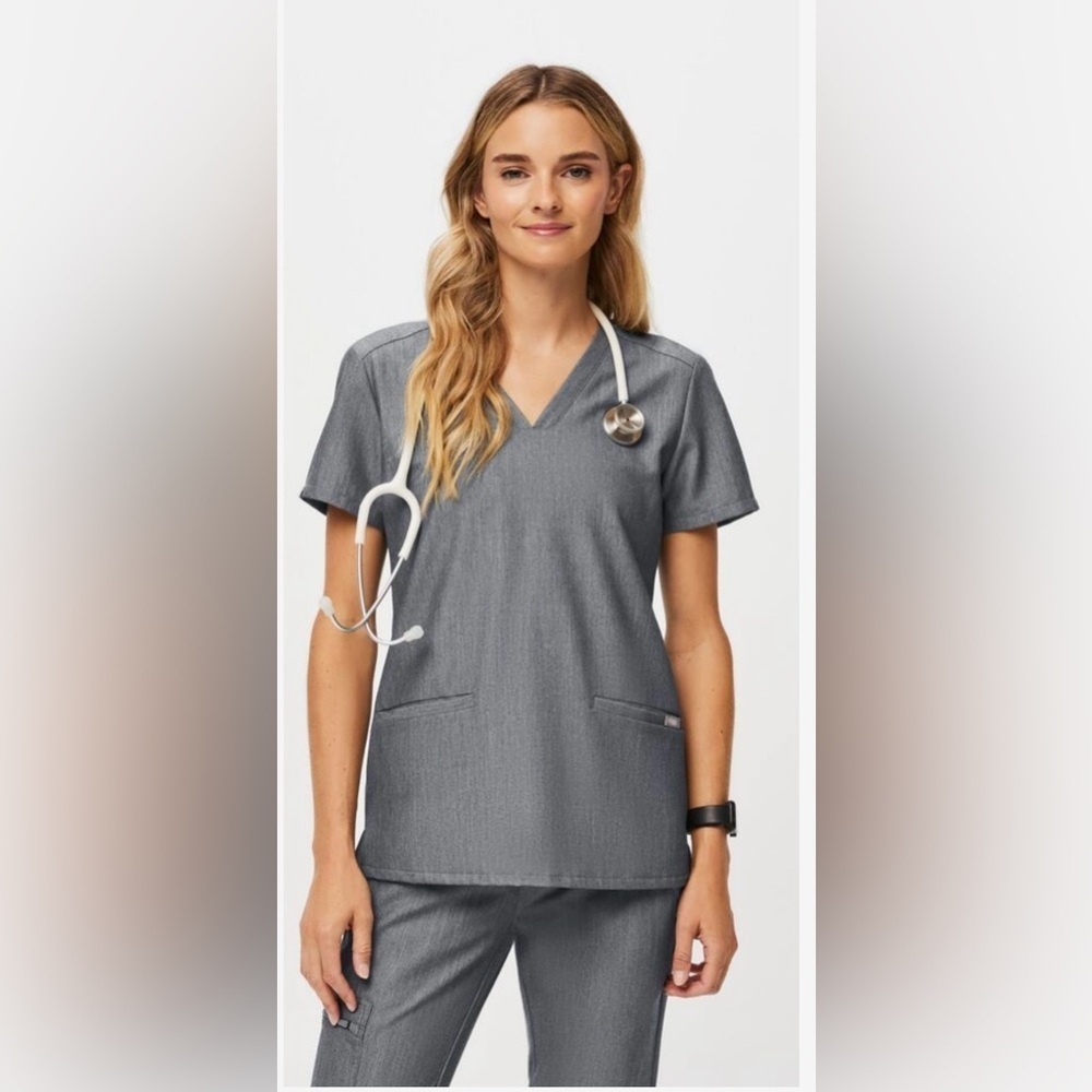 Figs Casma Three-Pocket Scrub Top FW1100 Graphite